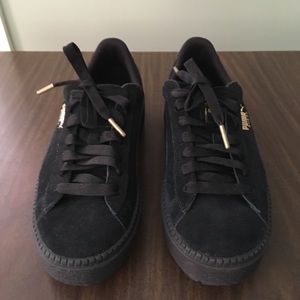 Black puma platform tennis shoes, worn once